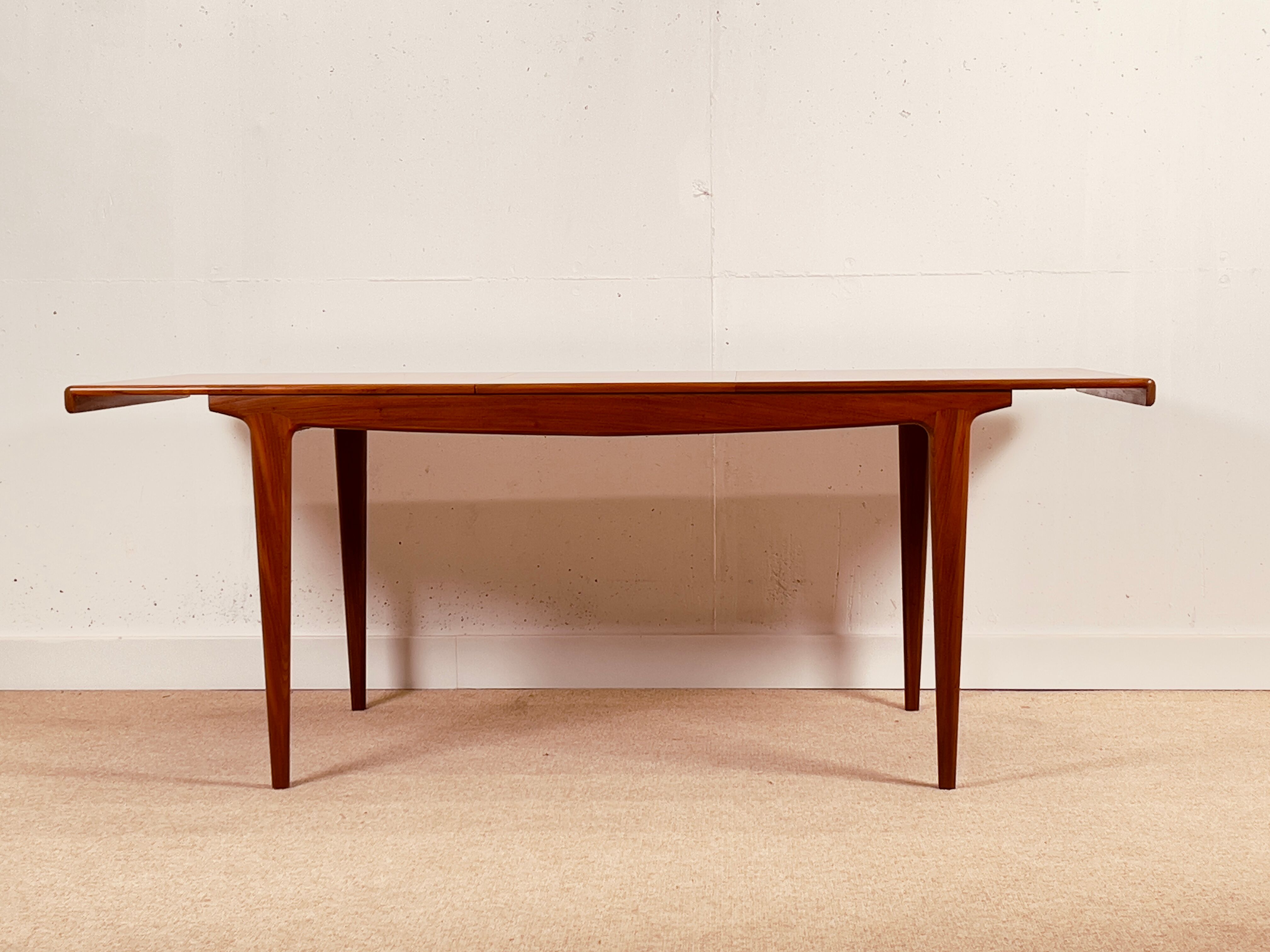 Table à manger de John Herbert en teck, collection Fonseca