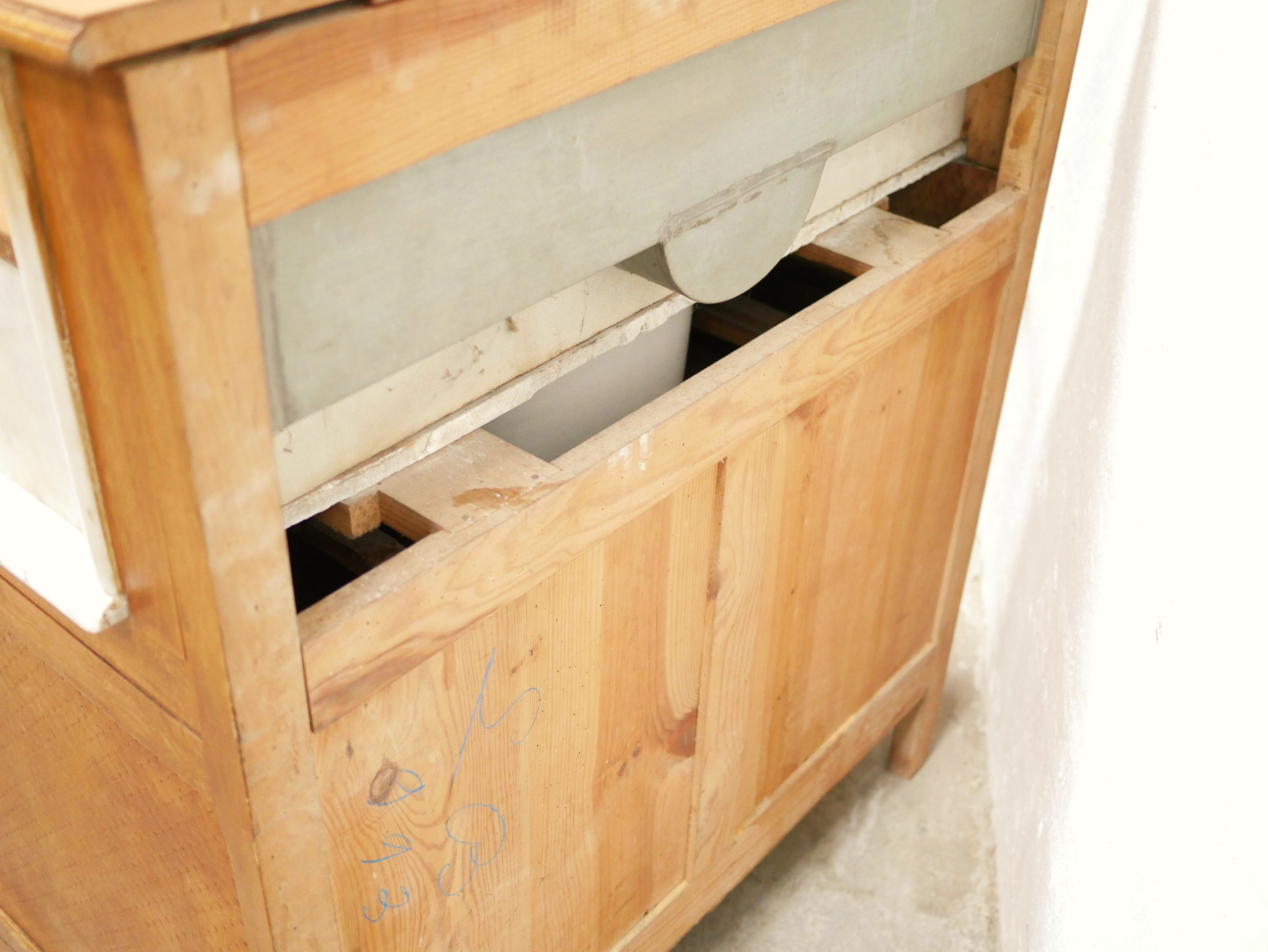 Antique washbasin cabinet in marble and wood