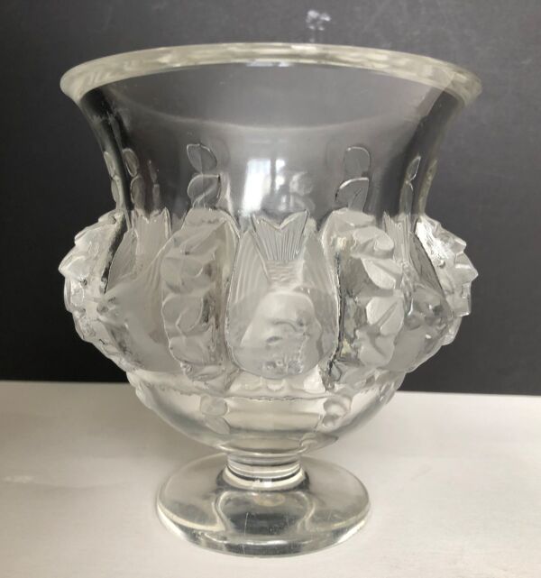 Vase en cristal Lalique modèle Dampierre