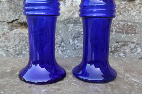 Paire de vases Holmegaard bleu cobalt – design scandinave – Michael Bang