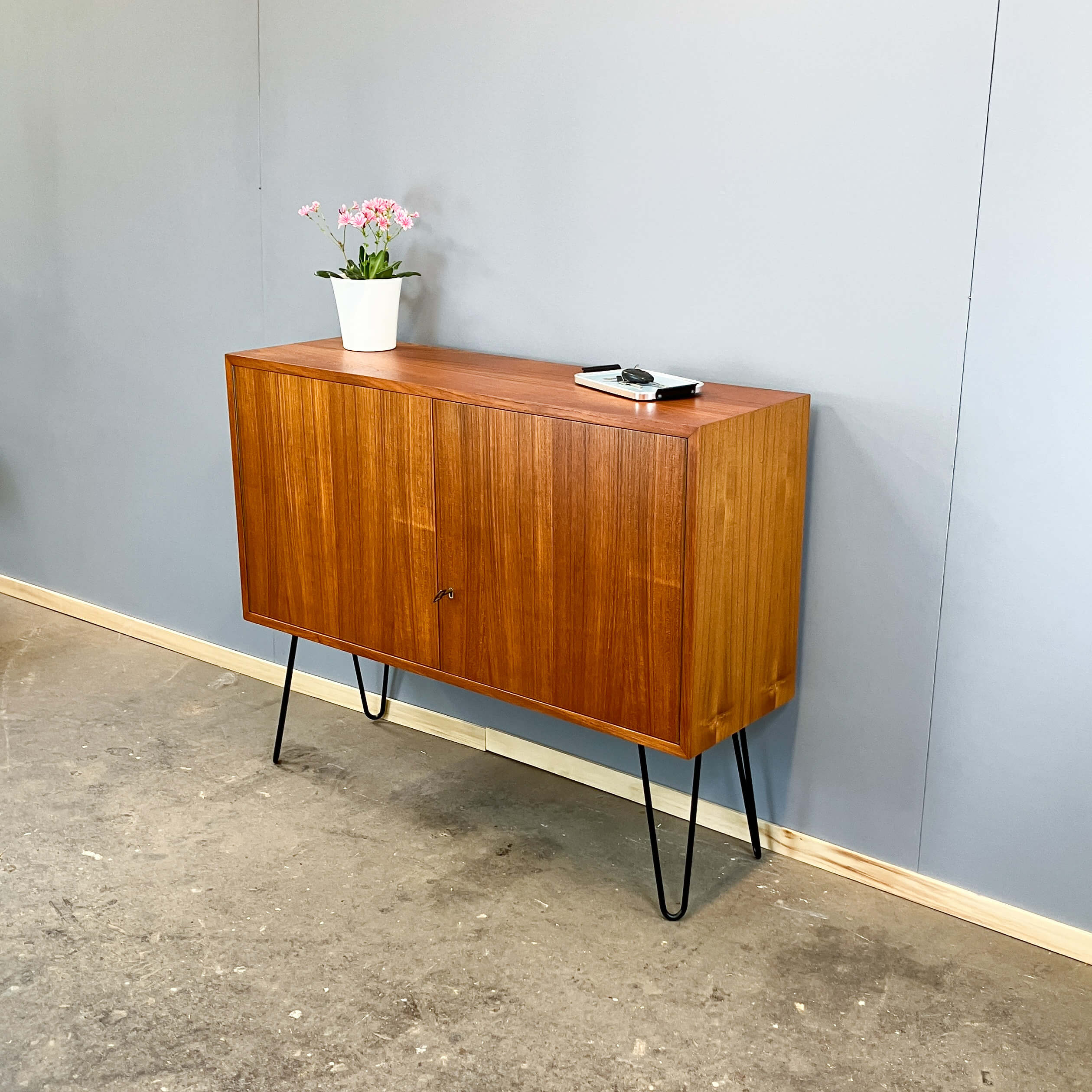 Small sideboard on hairpin legs, teak, 1960s