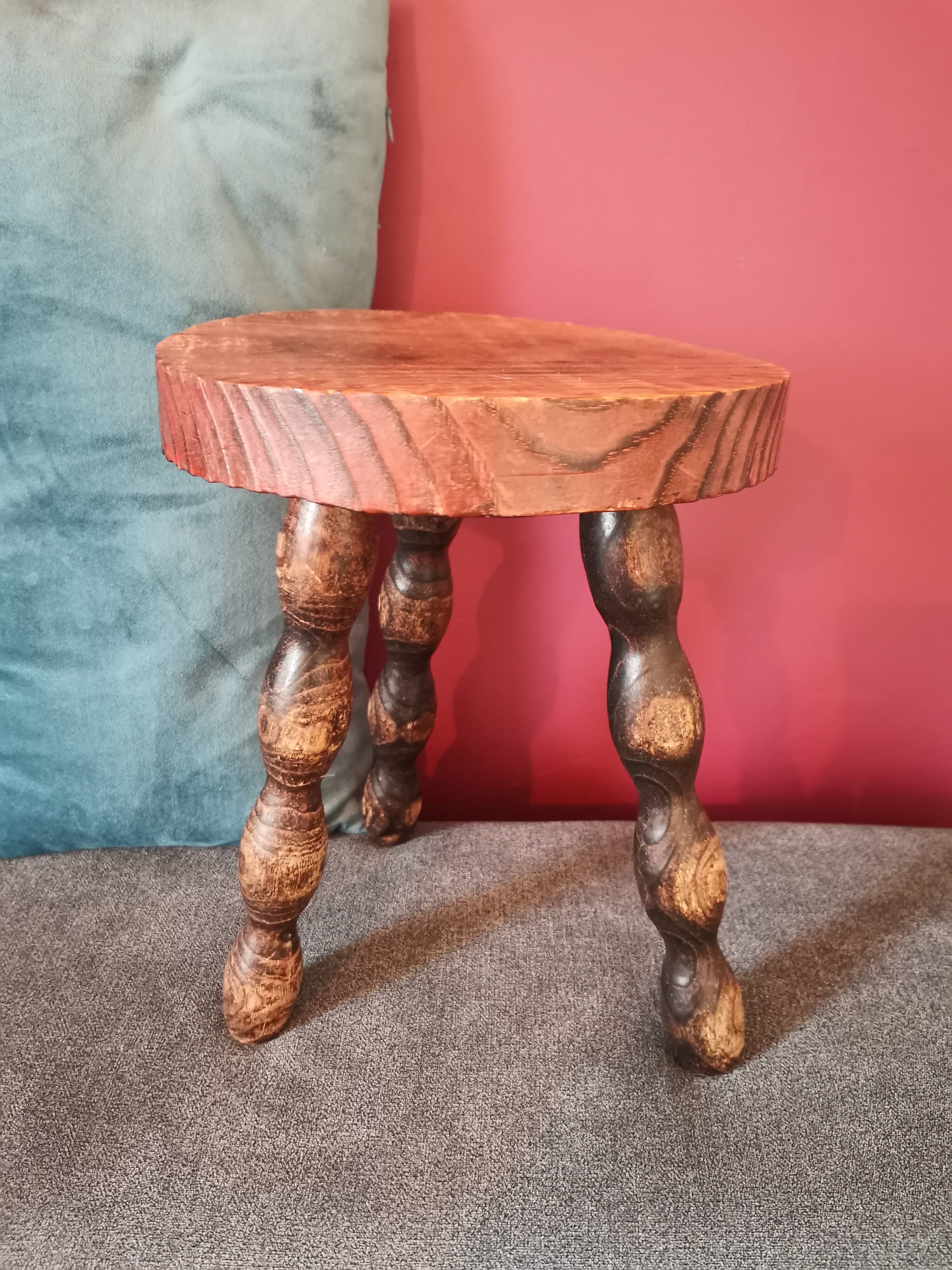 Stool with turned legs