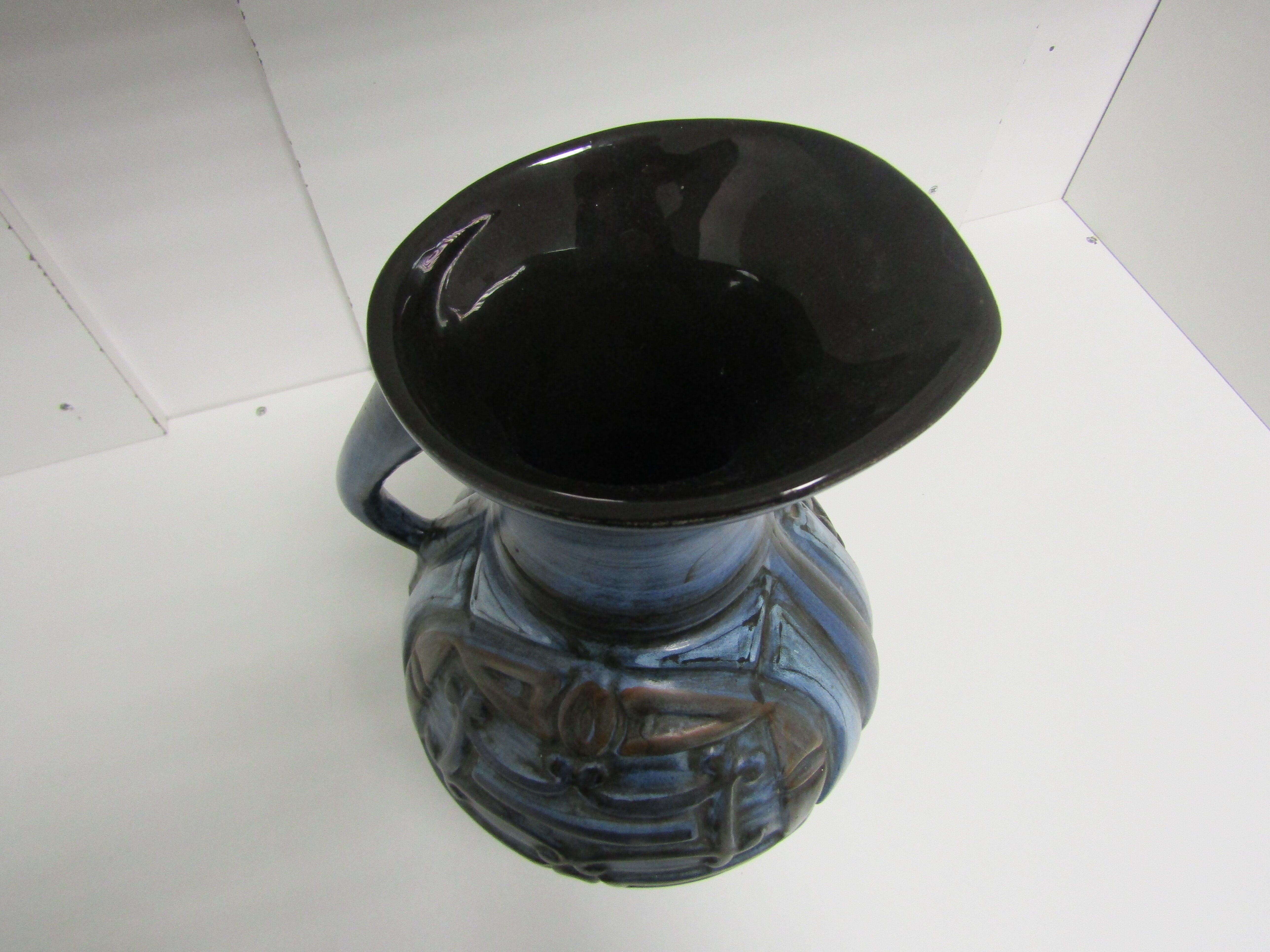 Pitcher, vase jean de lespinasse