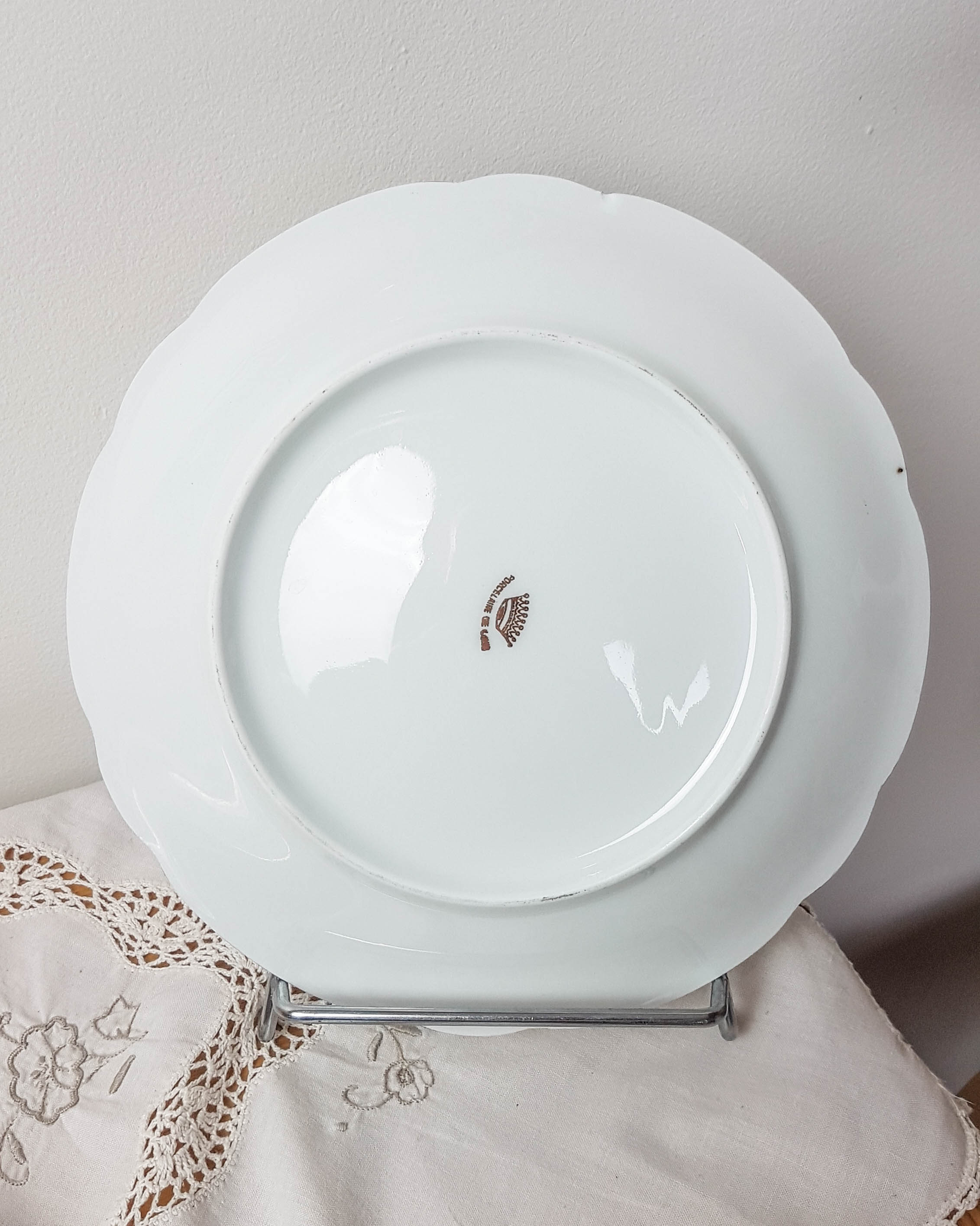 Lot of 4 flat plates Limoges FD Chauvigny golden white rose pattern
