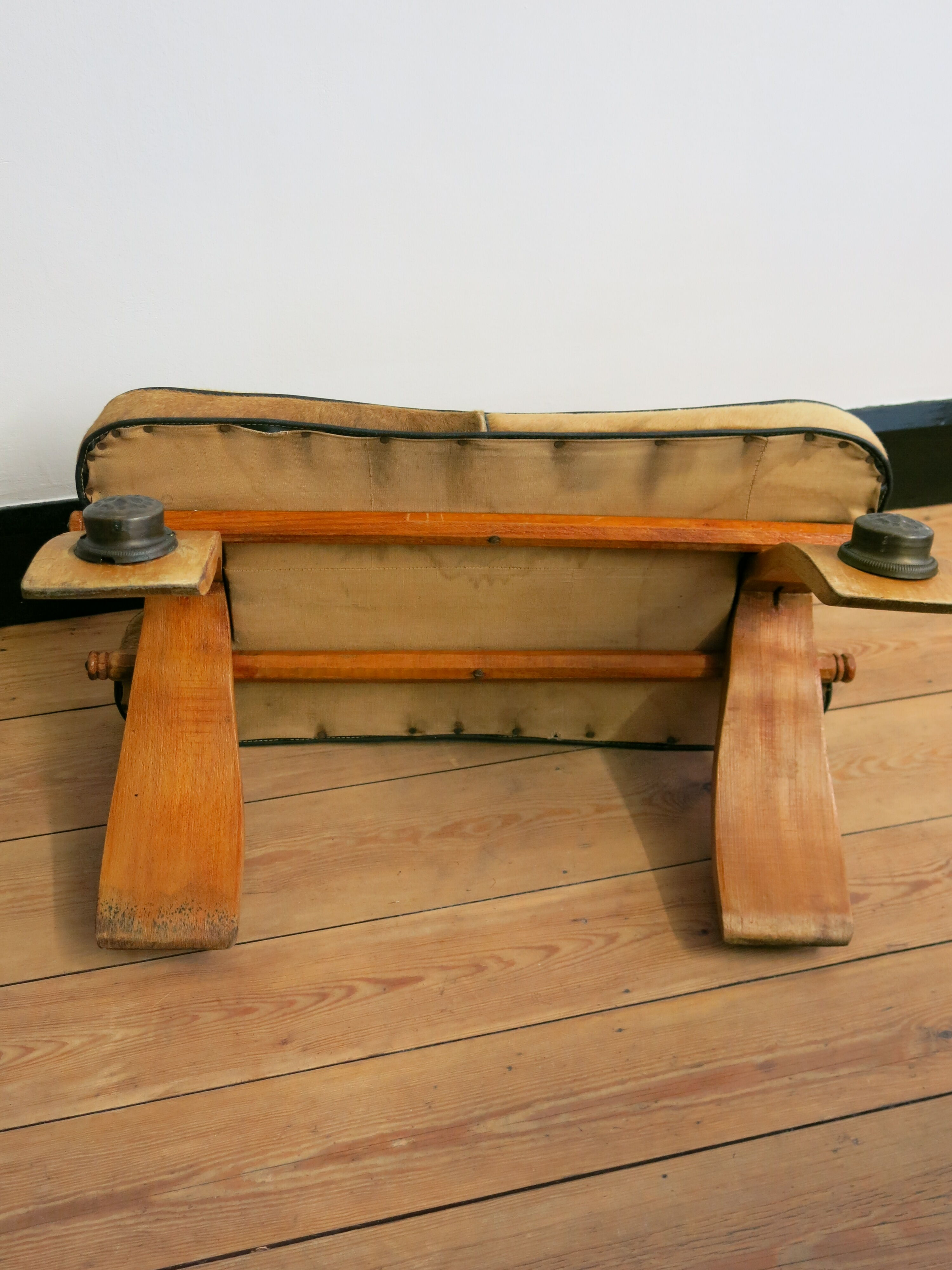 Camel saddle stool