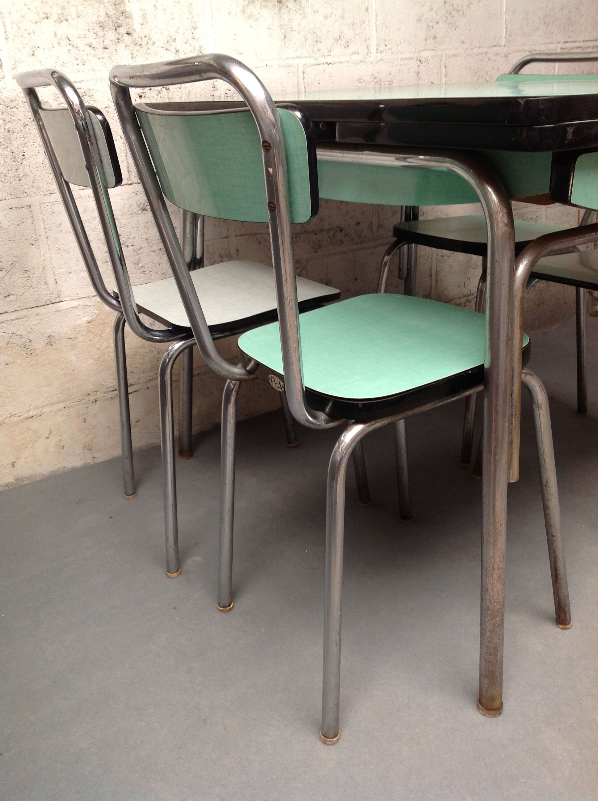 Table formica et ses 4 chaises vert menthe