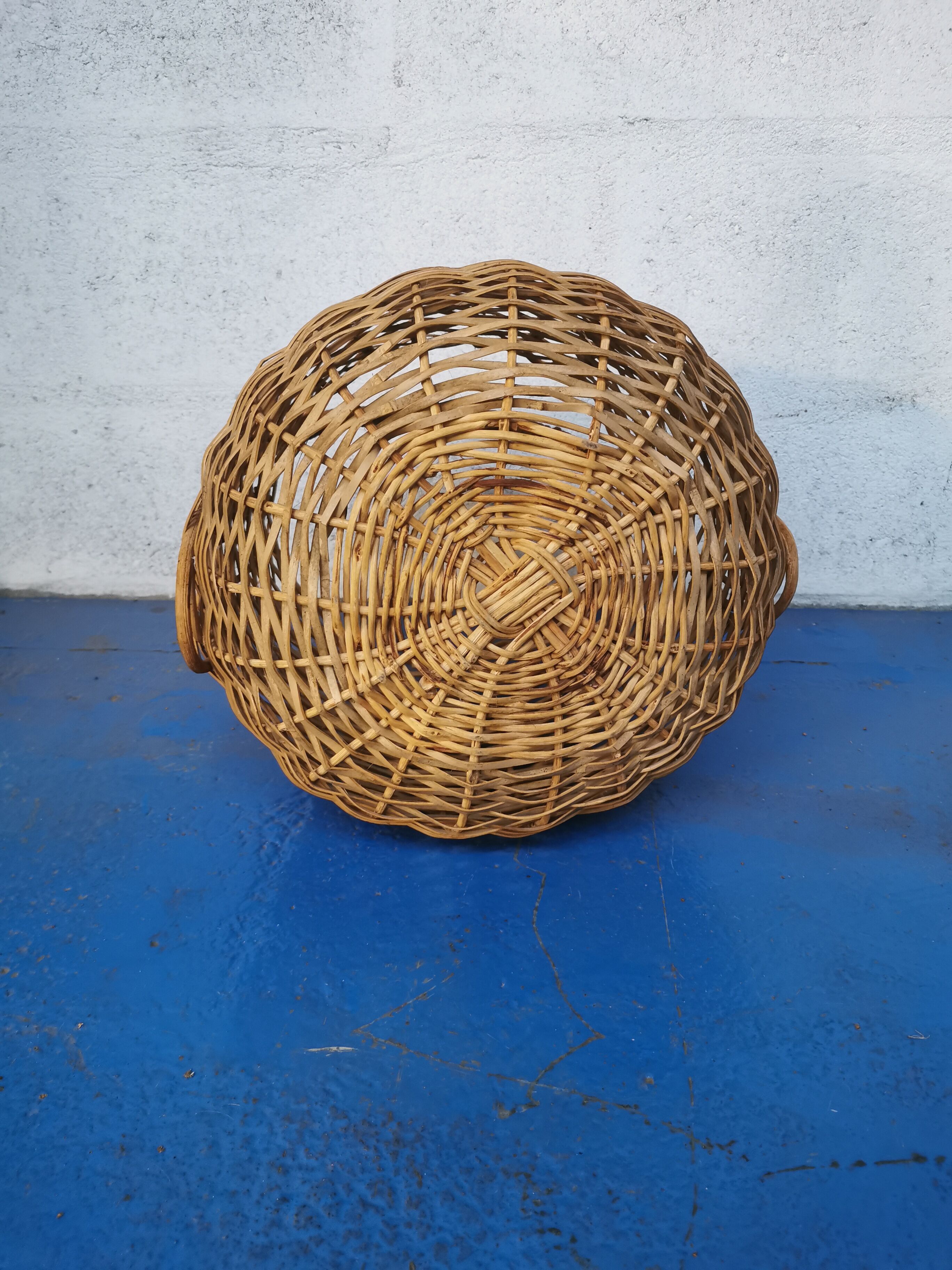 Rattan round basket