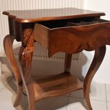 Table d'appoint Louis XV en noyer