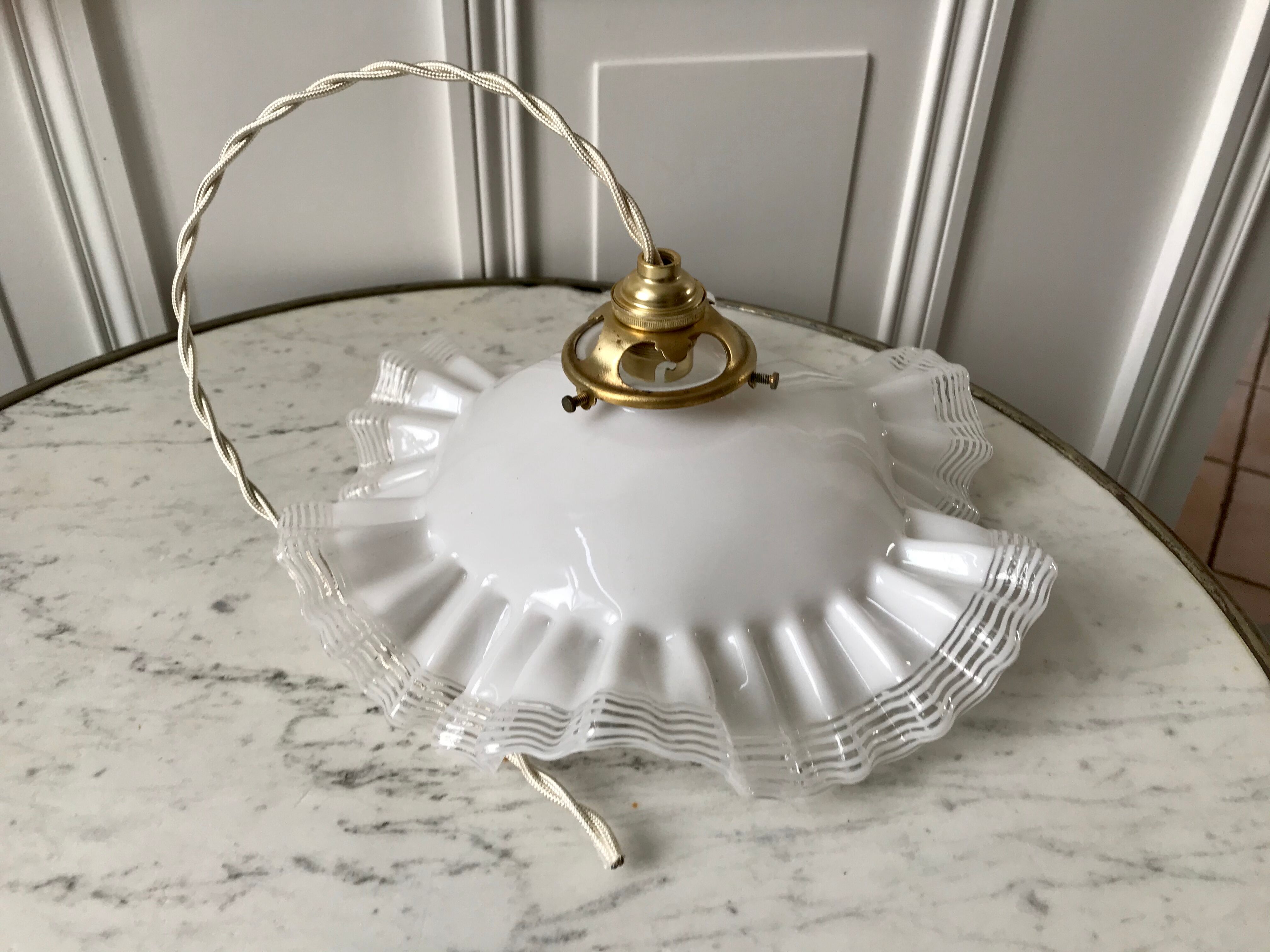 Opaline suspension in pleated glass 40s-50s