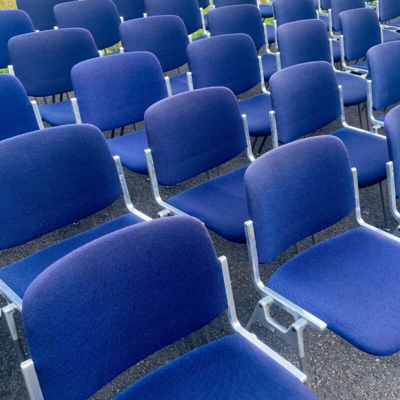 Lot de 20 chaises DSC 106 bleues de Giancarlo Piretti pour Castelli.