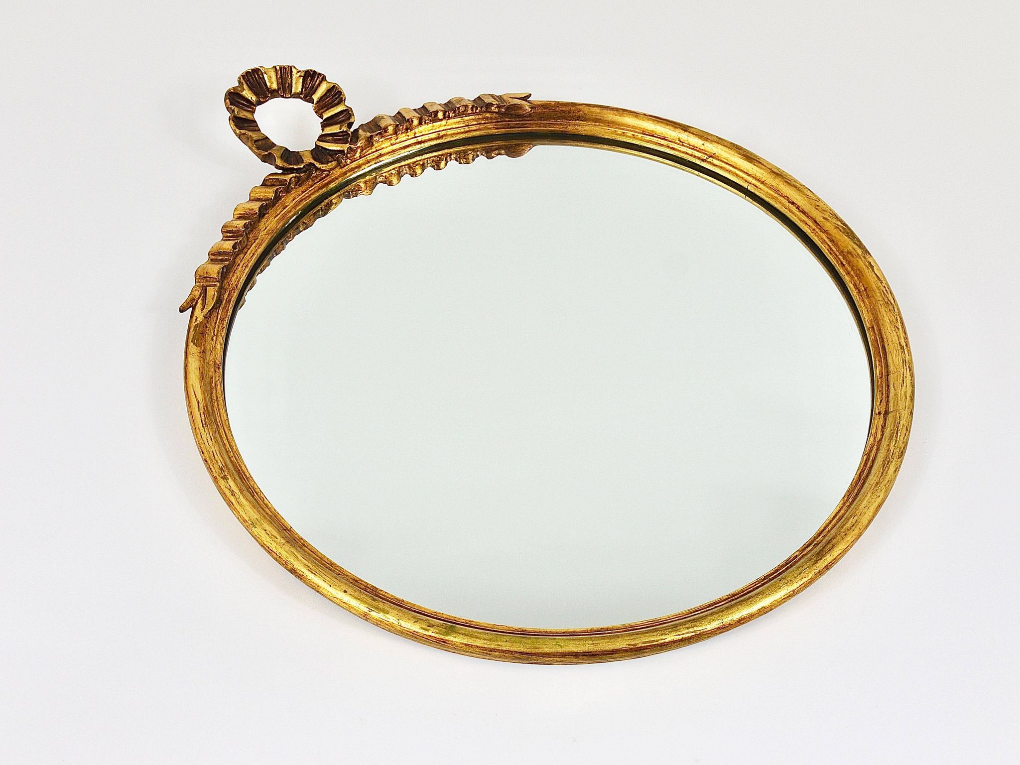 Round wall mirror in gilded wood, mid-century, C. Allodi & G. Subelli, Italy, 1950s.