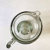 Cooling carafe with ice cube container