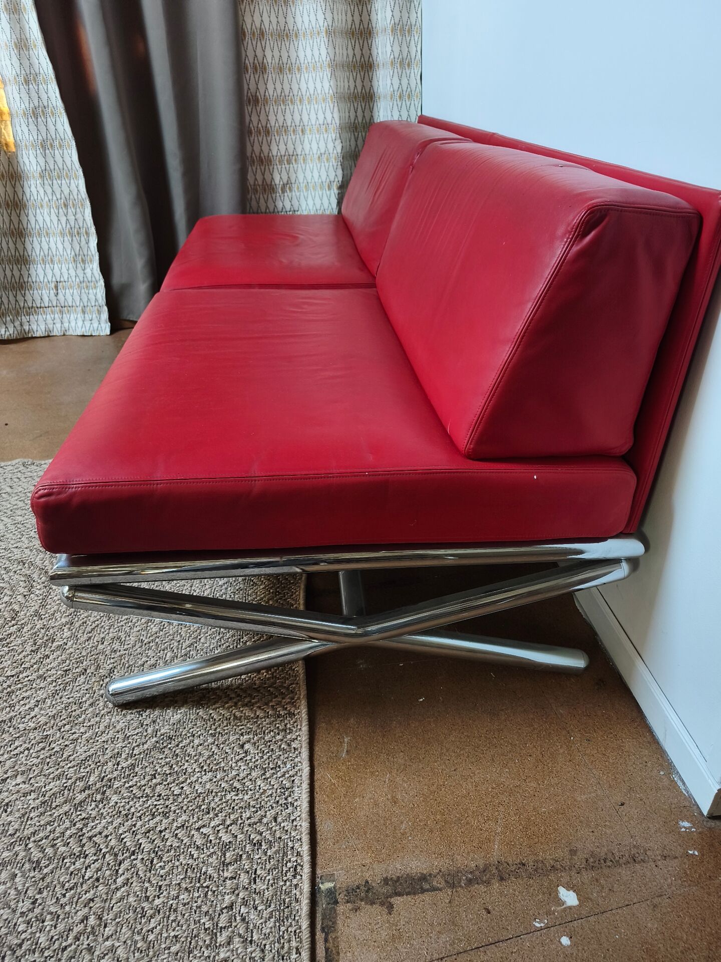 Large vintage red leather three-seater sofa – circa 1960 – structure e