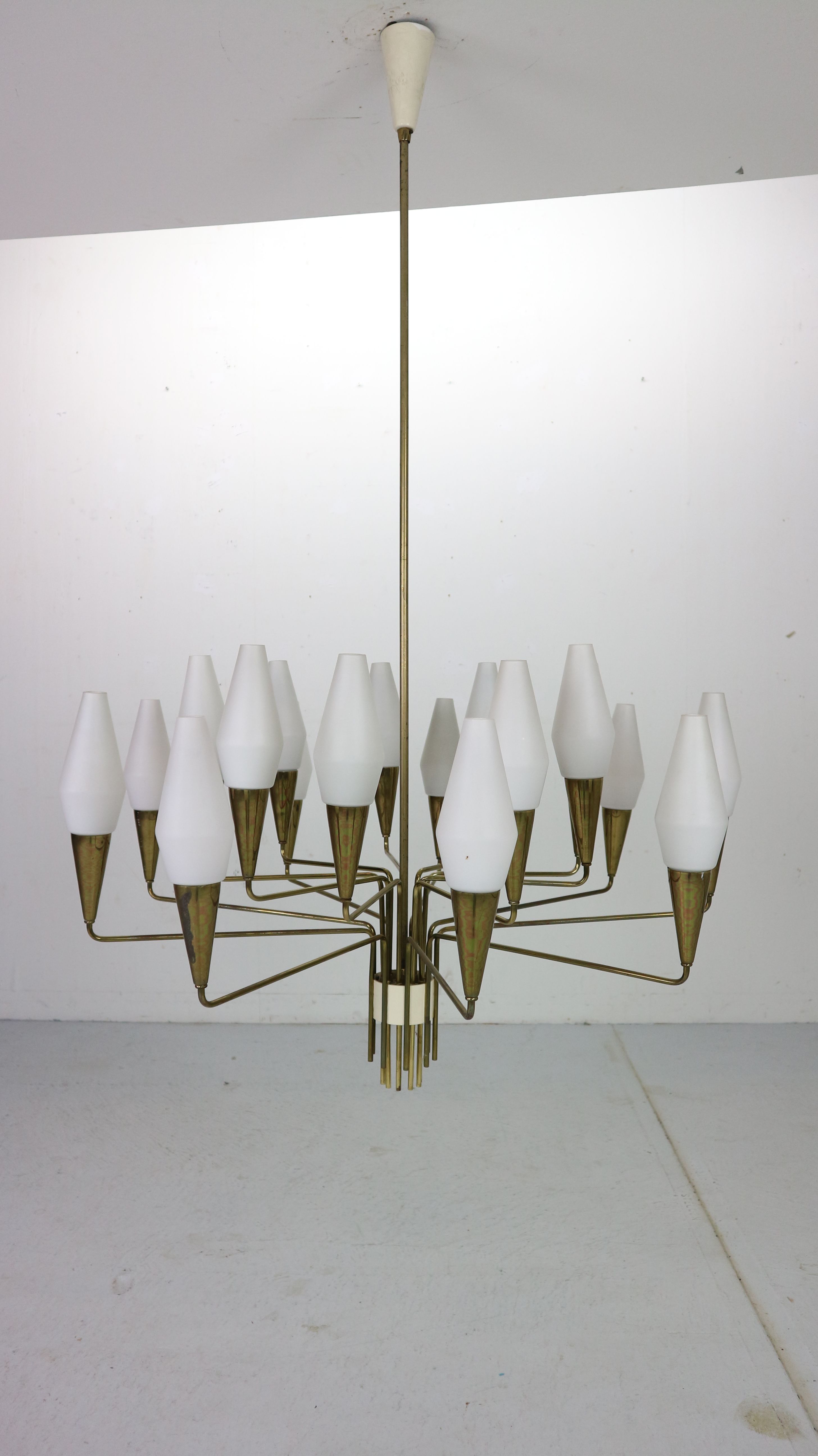 Italian mid-century modern brass and opaline glass chandelier, 1960