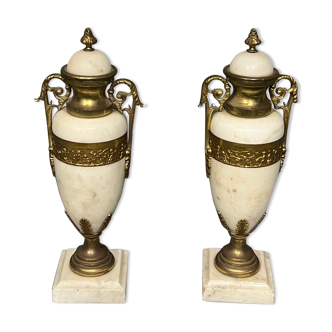 Pair of Renaissance fireplace vases in marble Carrara
