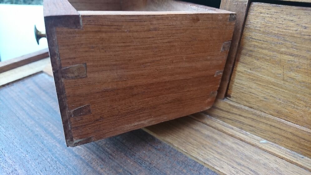 Child desk