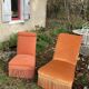 Paire de chauffeuses crapaud en velours à frange orange vintage