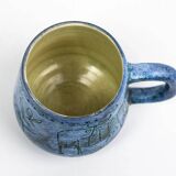 Mug Jacques Blin – Faïence émaillée bleue décor incisé animaux fantastiques