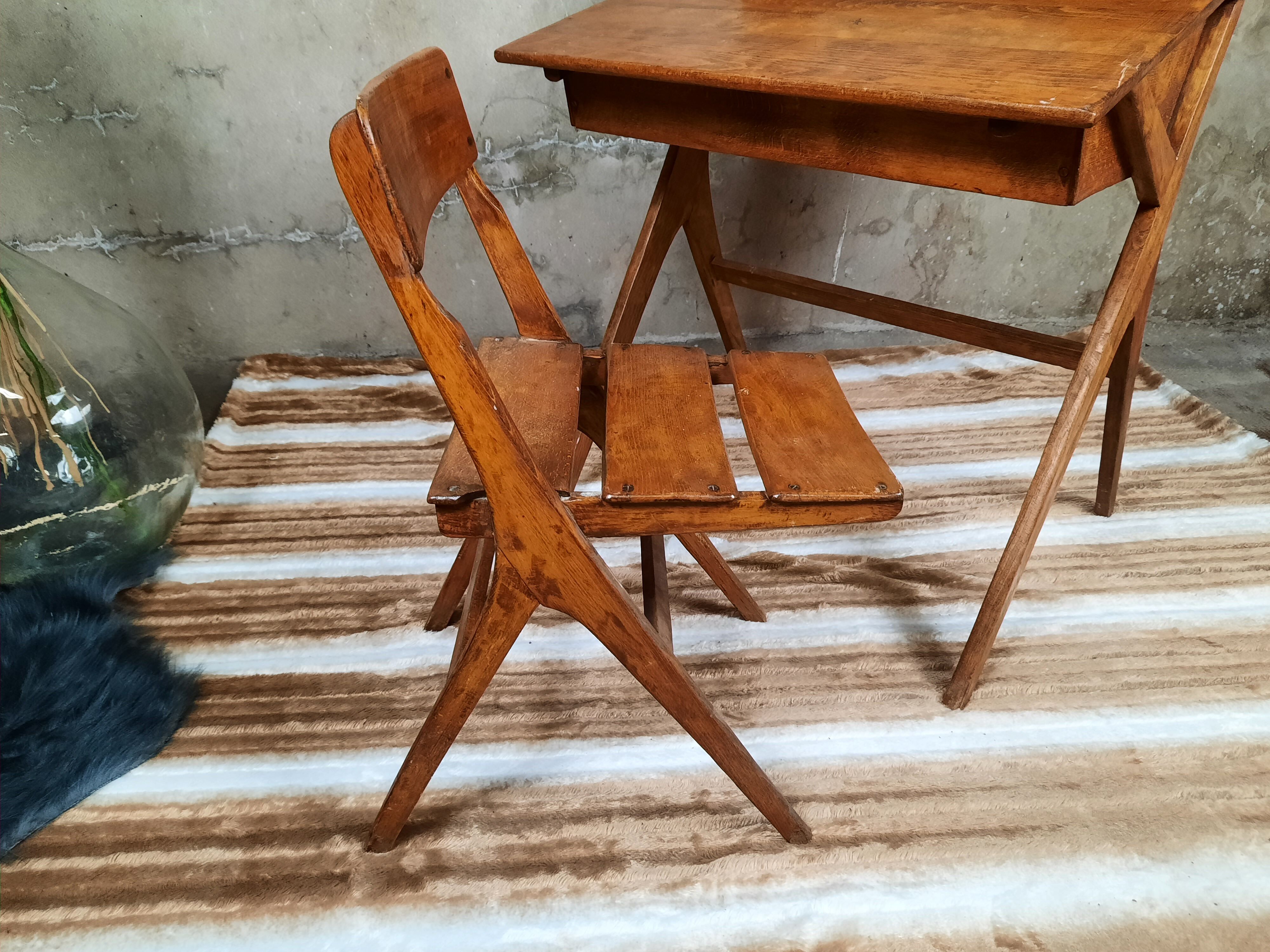 Scandinavian children's desk with its chair
