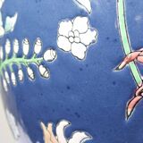 Large baluster vase in Chinese porcelain with vintage floral decoration from the 1970s-80s.