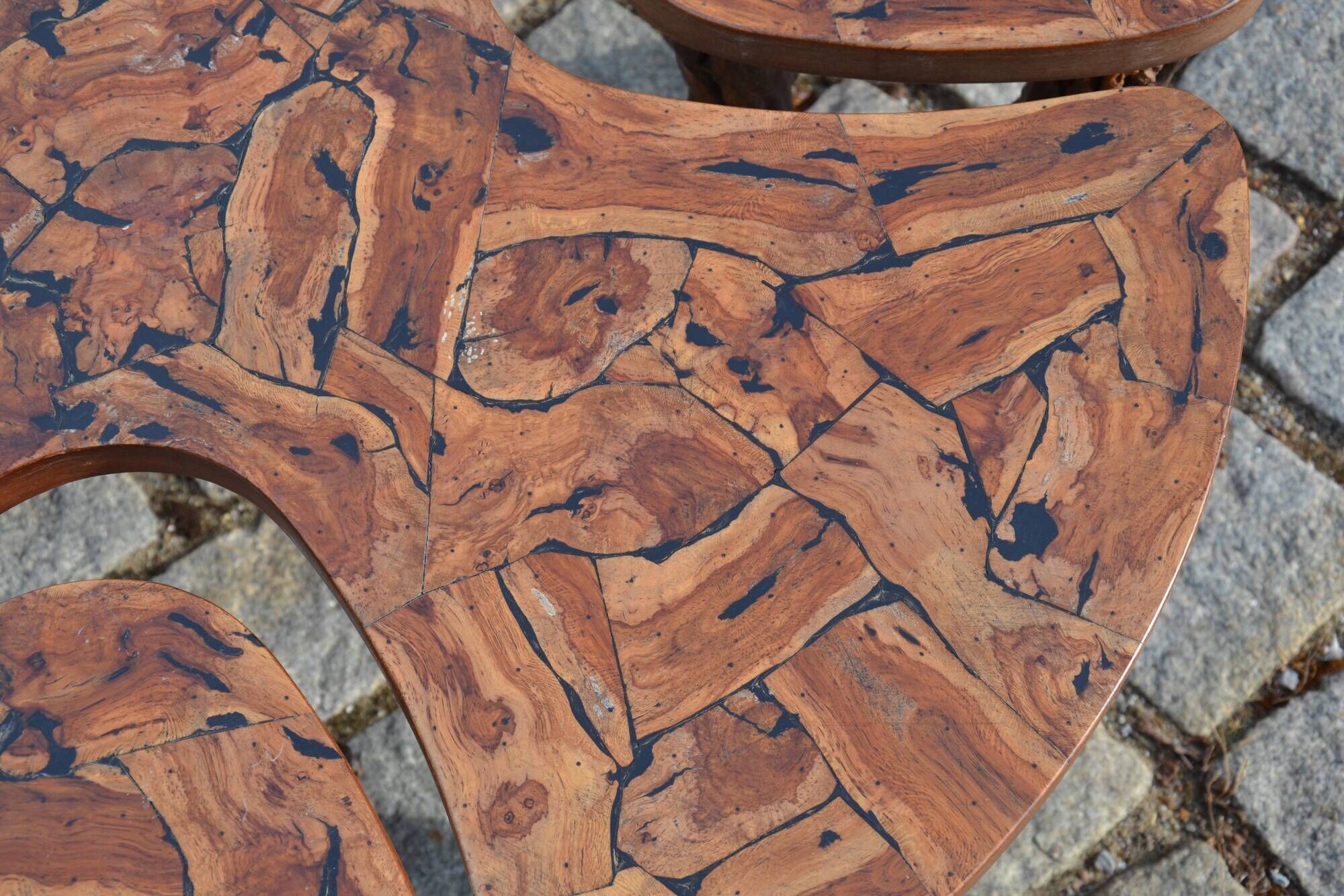 Modular coffee table in vine shoot marquetry.