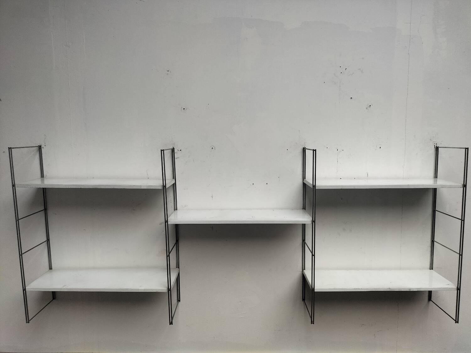 Metal string shelf