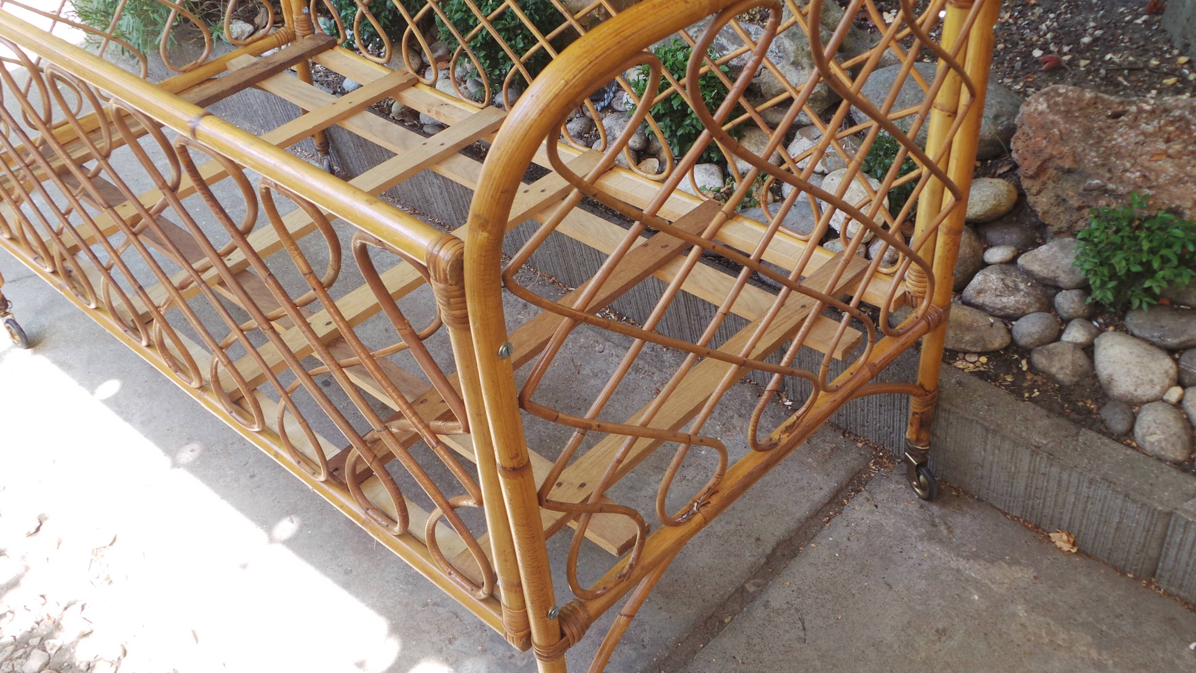 Lit de bébé en rotin années 50