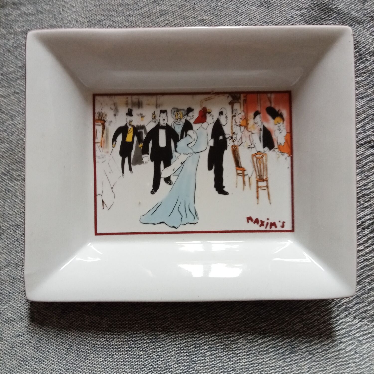 Maxim's empty pocket and dish