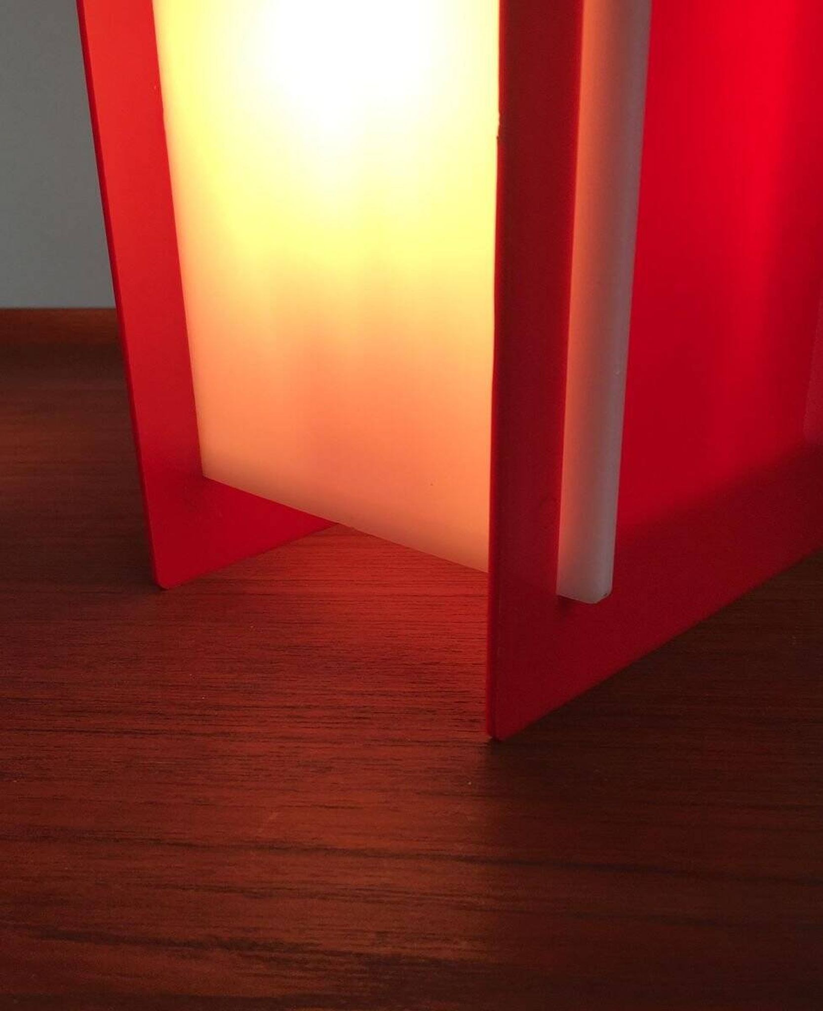 Lampes de table acryliques du milieu du siecle, ensemble de 2