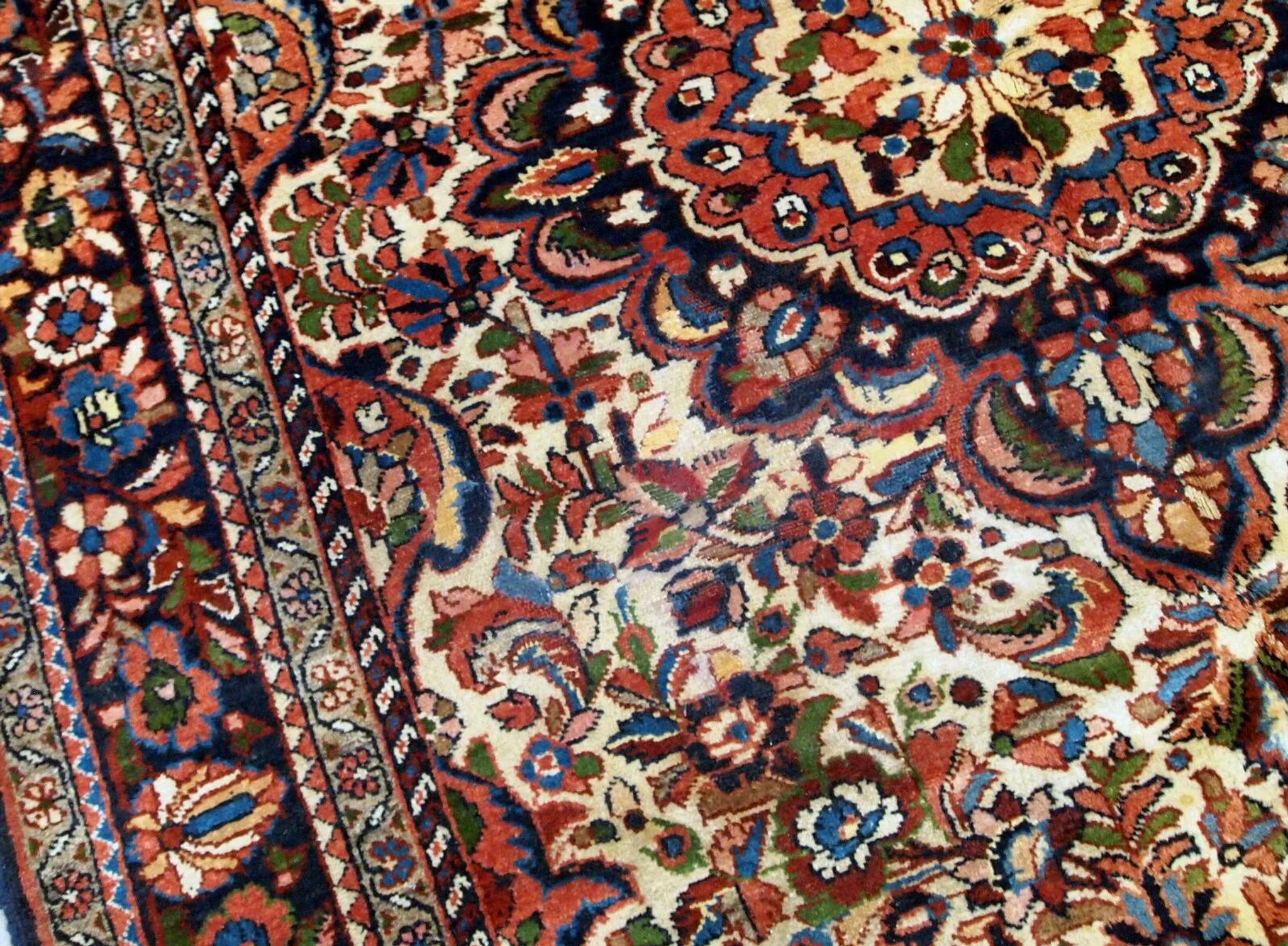 Handmade antique Persian Sarouk rug 3.1' x 5.2' (94cm x 158cm) 1900s