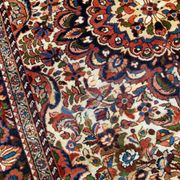 Handmade antique Persian Sarouk rug 3.1' x 5.2' (94cm x 158cm) 1900s