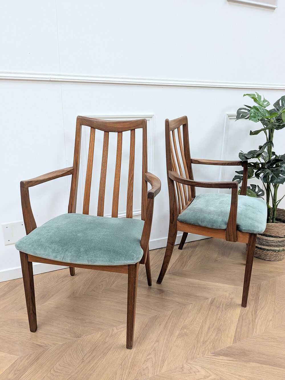 4 chaises et 2 fauteuils Gplan vintage en teck