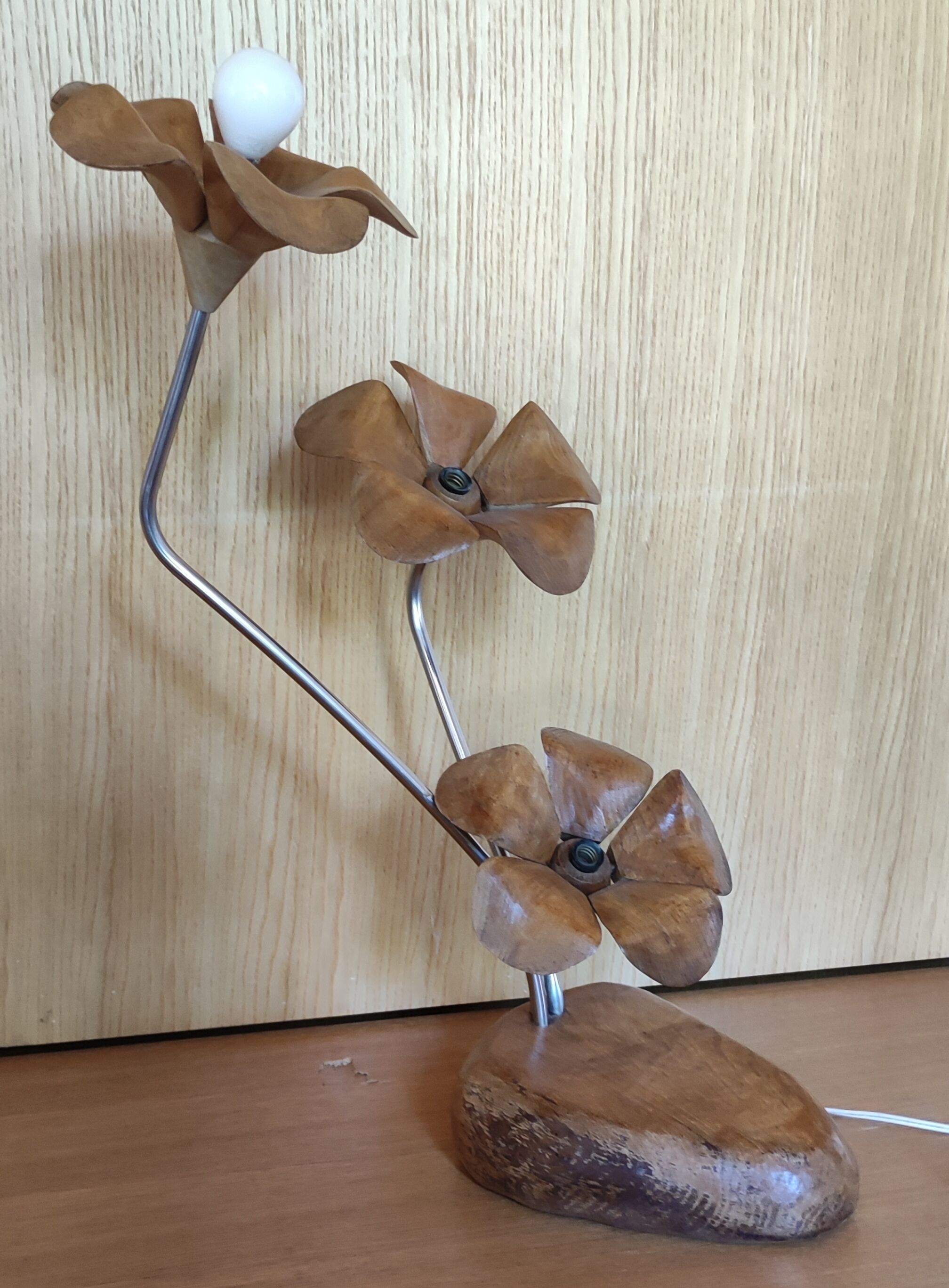 Floral lamp design in wood