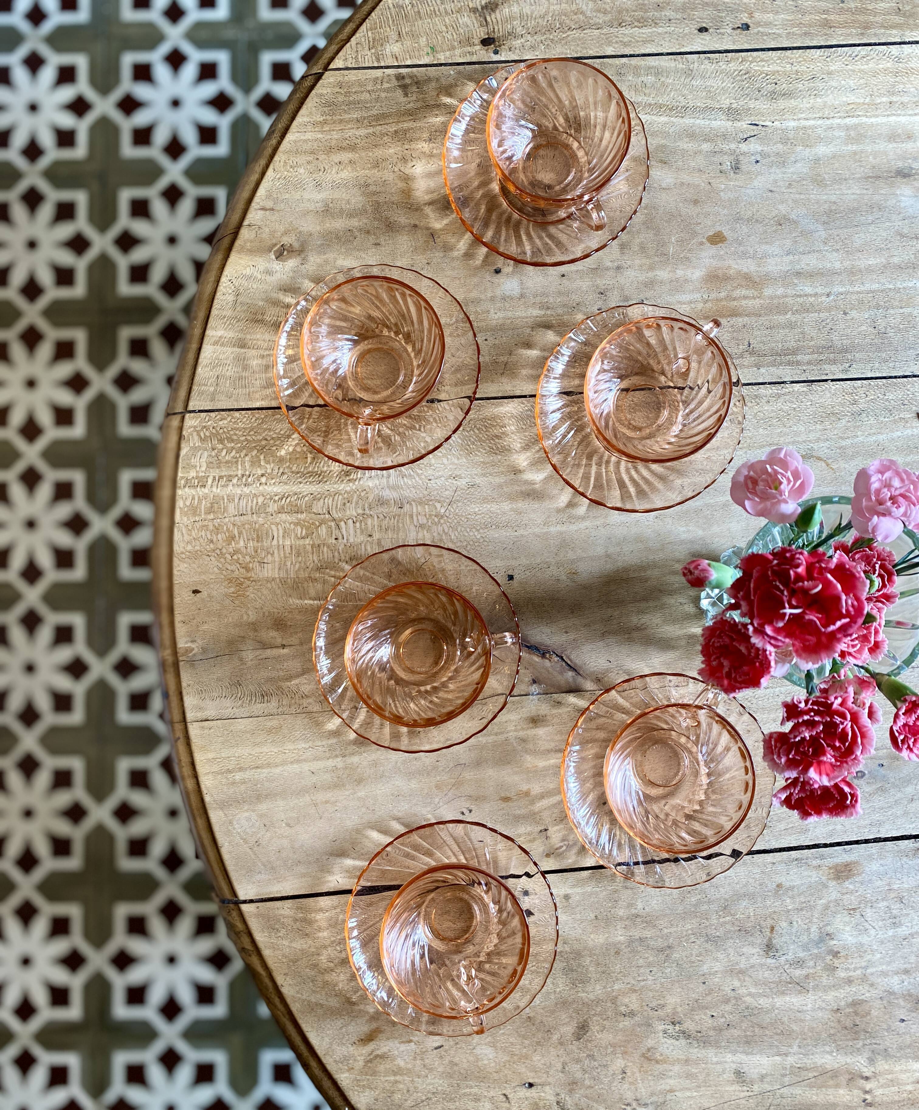 Set of 6 cups and vintage saucer in rosaline from Arcoroc