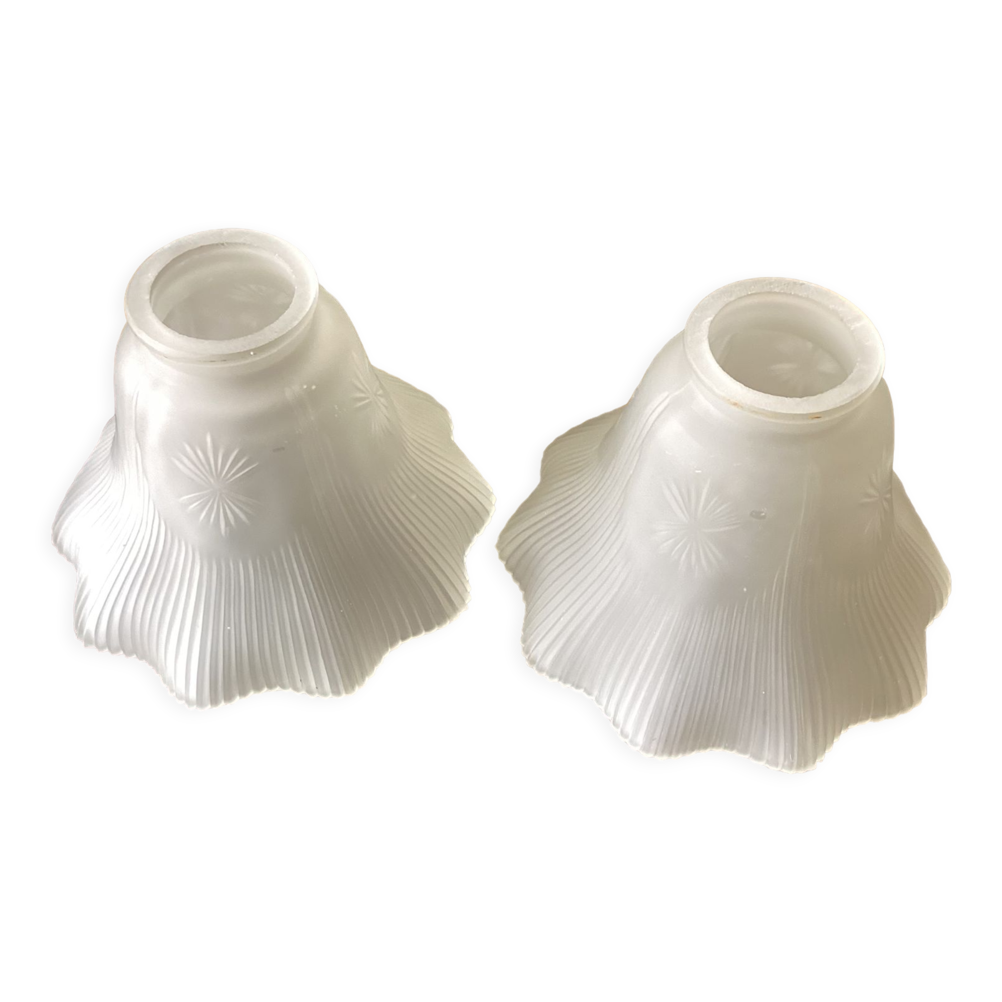 Paire de globe tulipe en verre pressé vintage dimension : hauteur -12cm- diamètre haut -5,5cm-