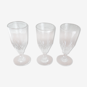 3 verres à pied