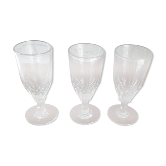 3 verres à pied