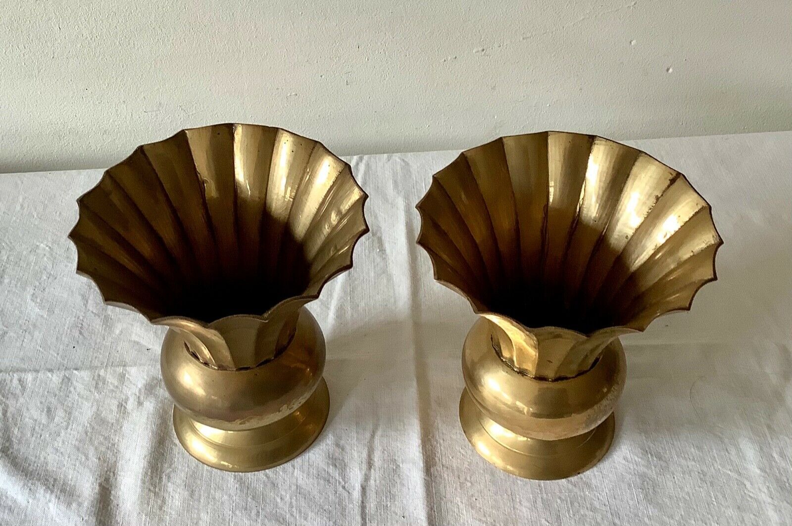 Paire de vases en bronze