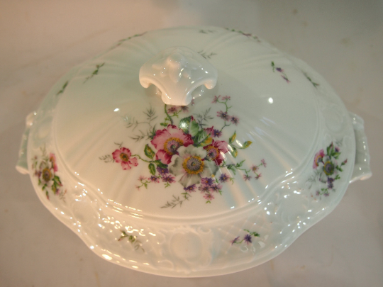 Lot Soupière and saucier Porcelaine hard Georges boyer