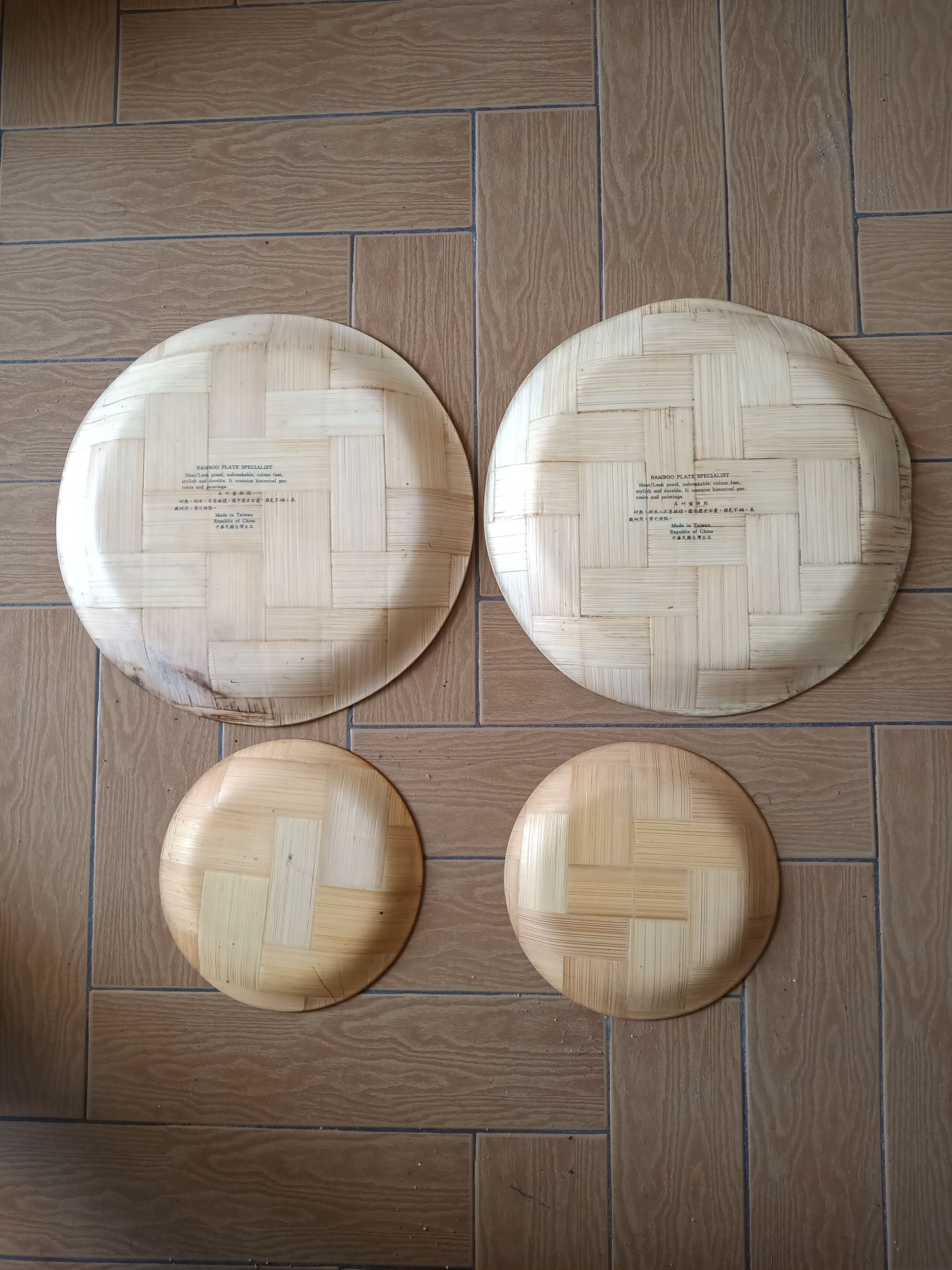 4 bamboo plates with Asian decor