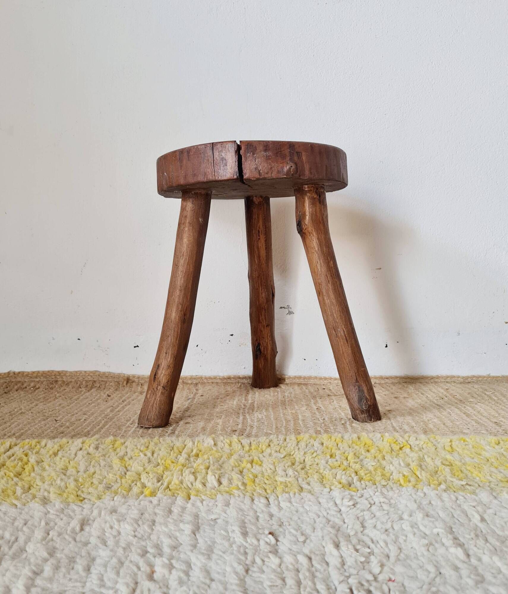 Petite sellette / tabouret ancien en bois brut