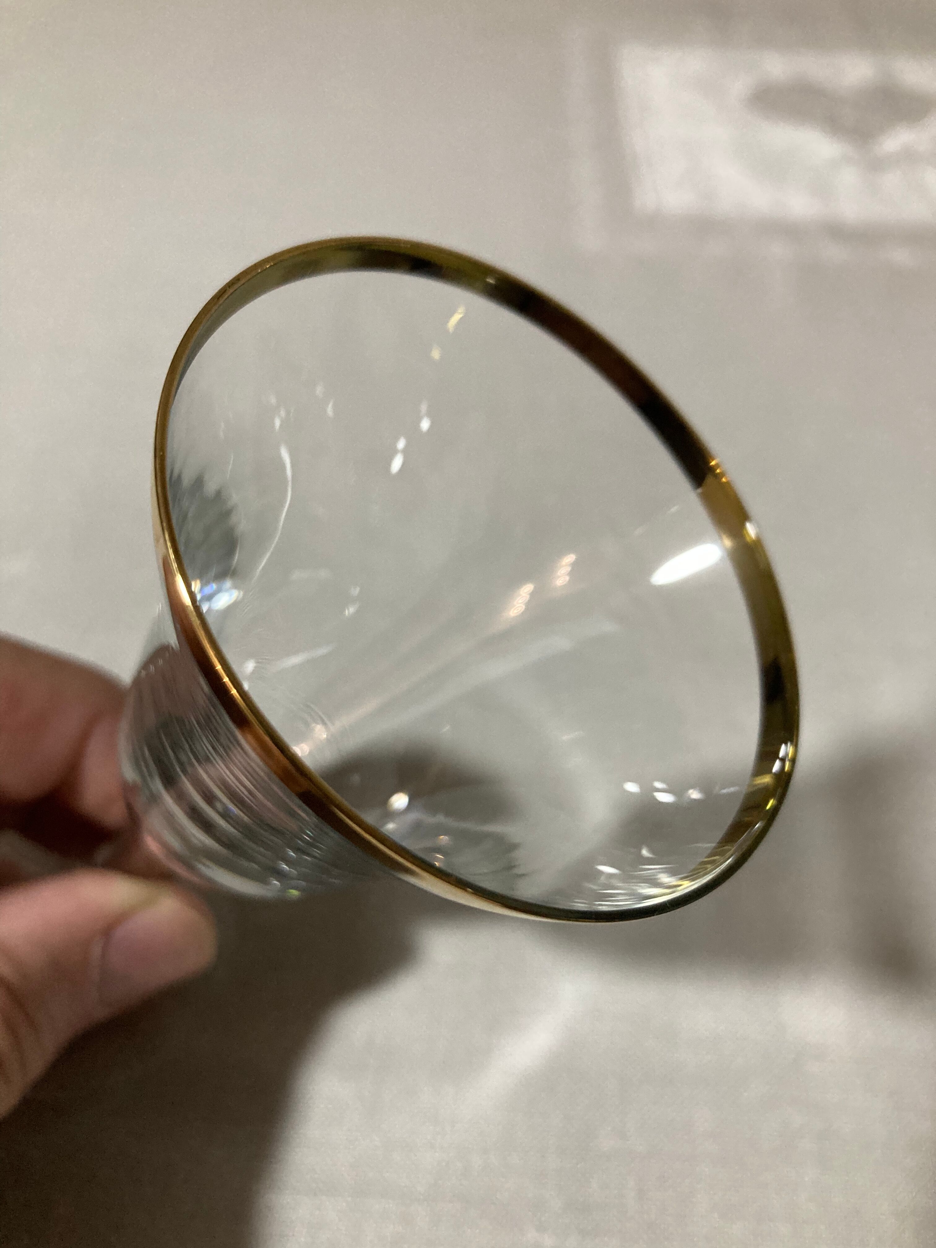 4 verres à pied à apéritif à liseré doré en verre soufflé