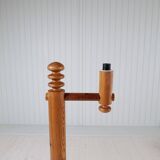 Modern sculptural Scandinavian floor lamp in pine by Uno Kristiansson, Sweden 1970s