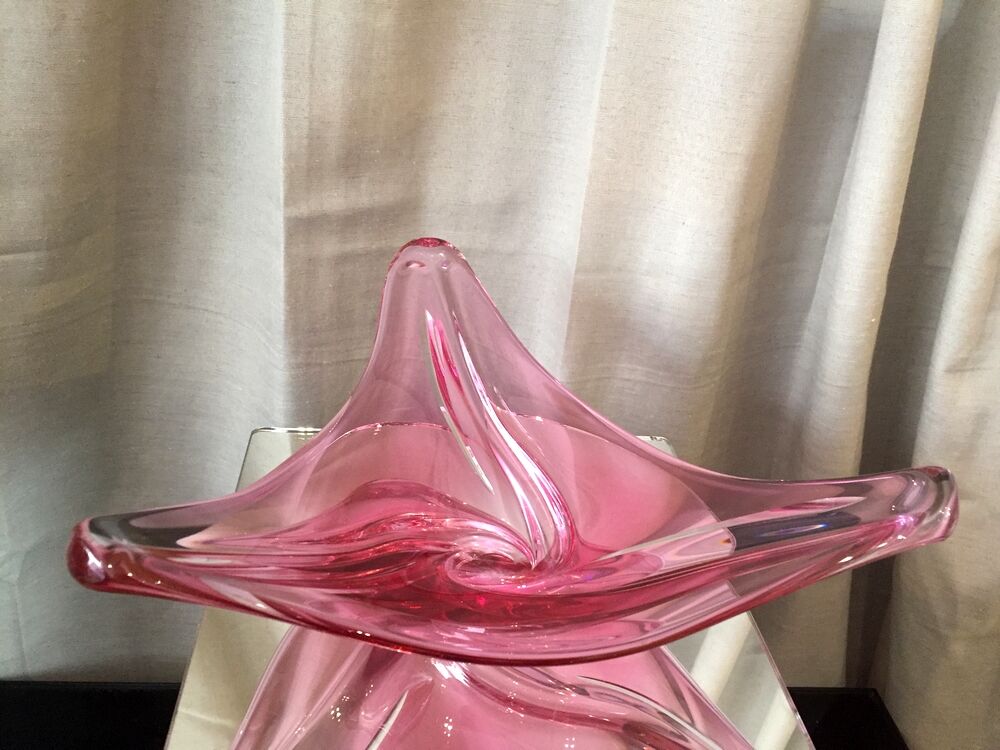 Triangular cut in val st lambert crystal of pink purple color