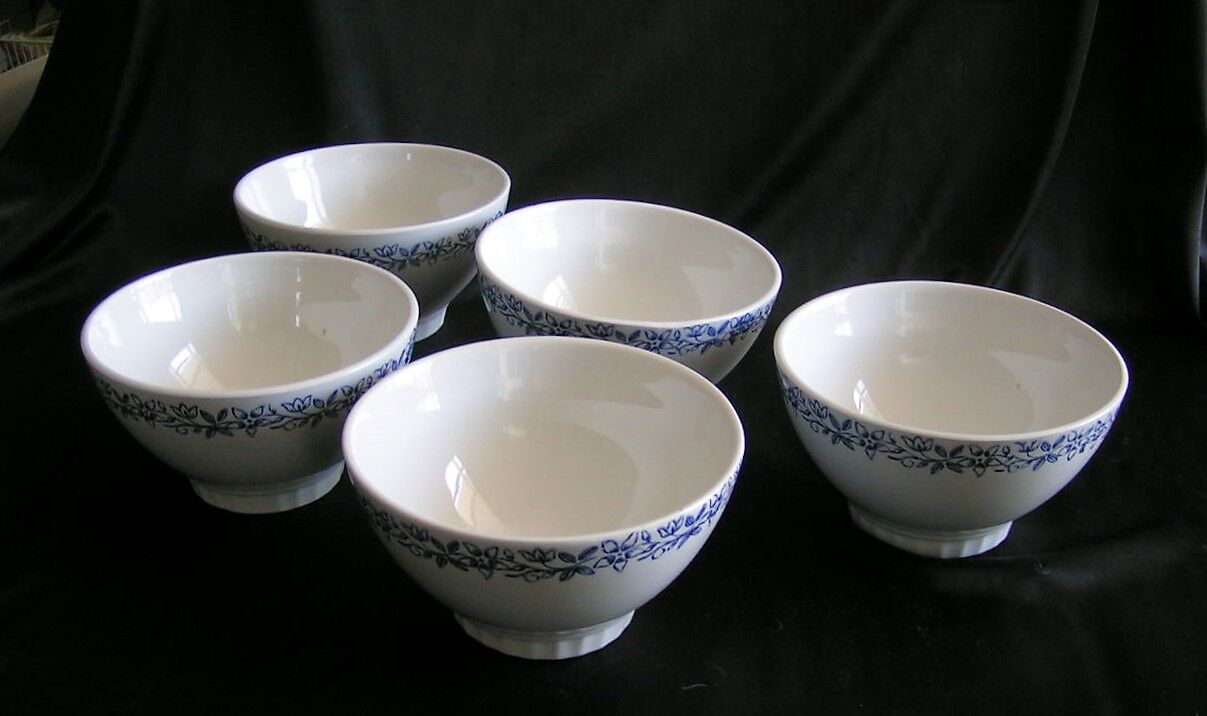 Earthenware bowls with floral decoration