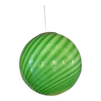 Suspension contemporaine sphère verte et blanc laiteux en verre de Murano