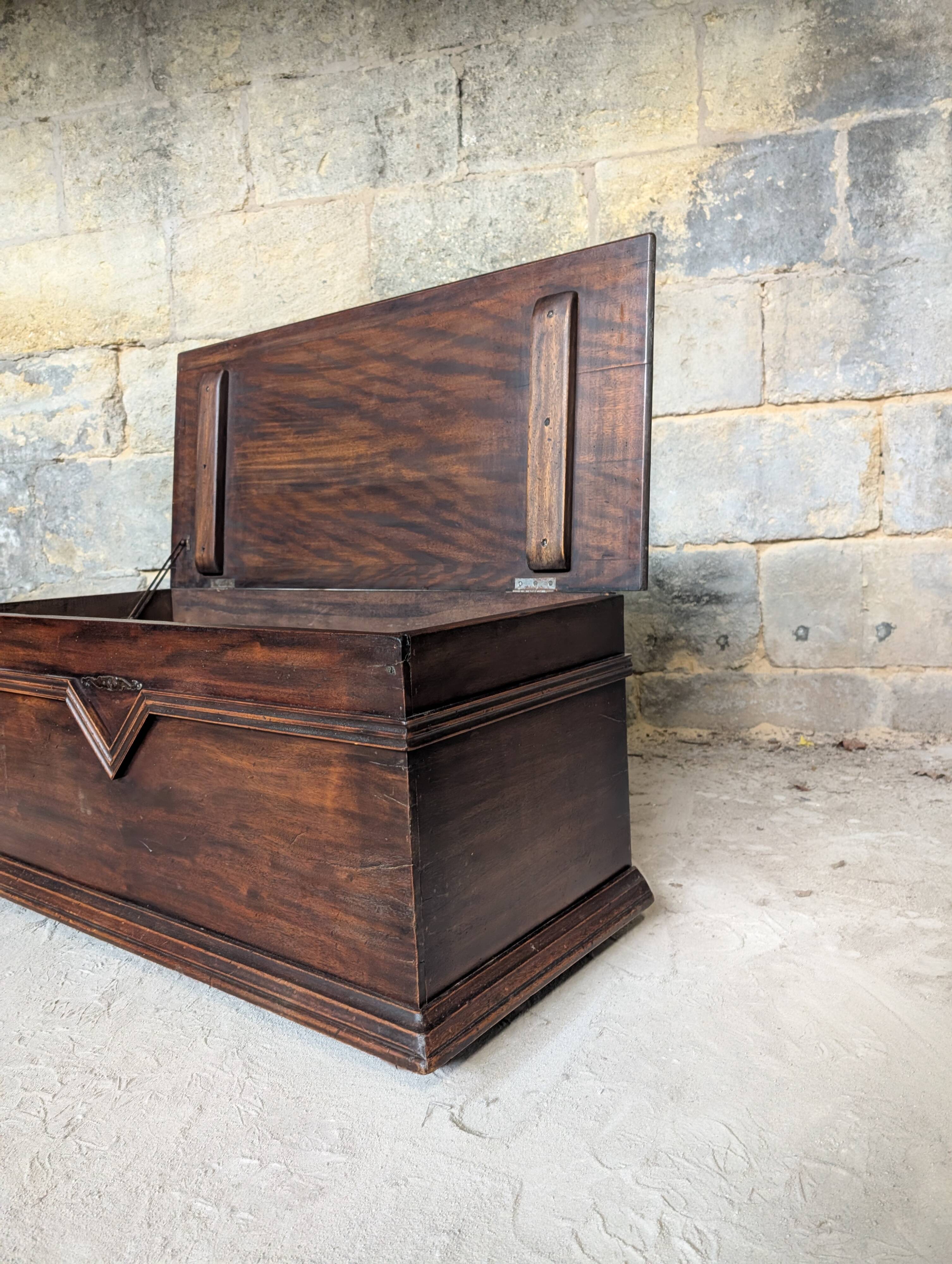 Coffre en bois