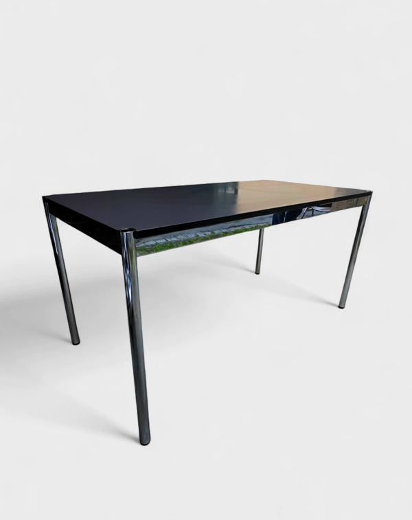 Table USM Haller gris anthracite – design suisse iconique