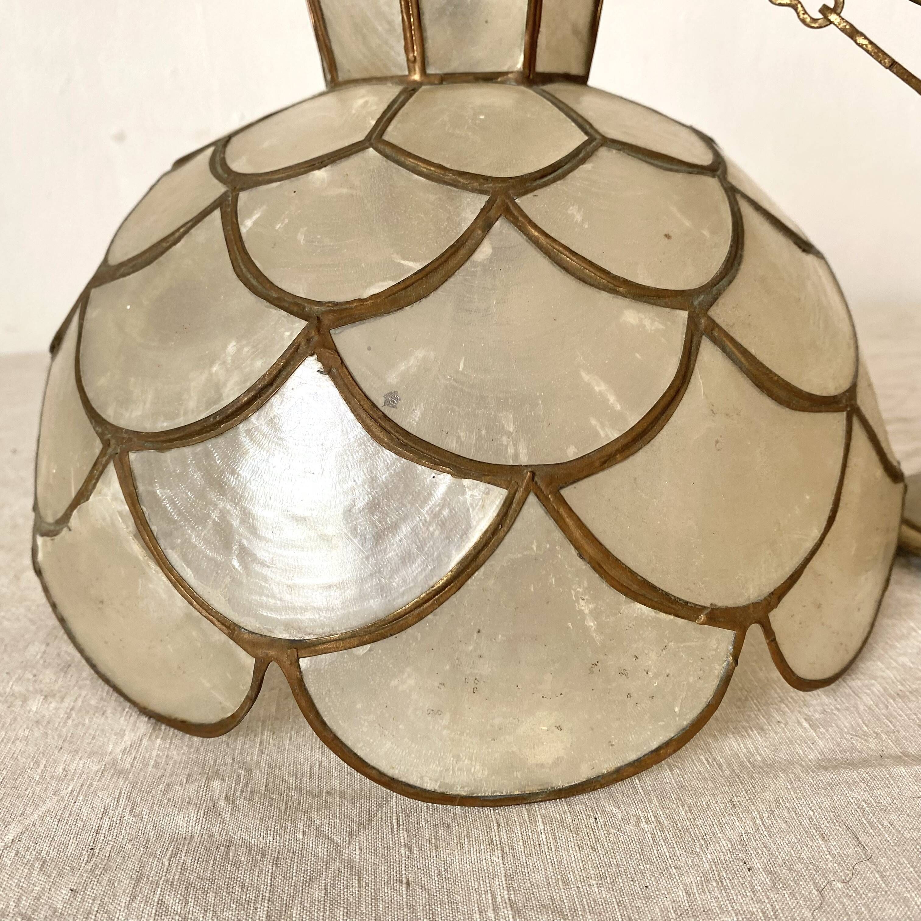 Vintage suspension in mother-of-pearl and brass