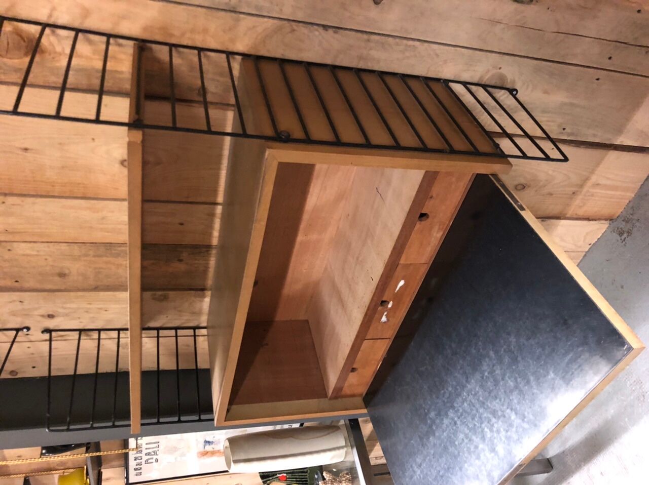 Wall unit ntrinning strinning shelf desk for string design